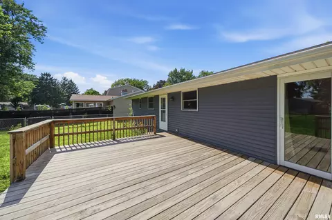 Exterior - 334 E Glendale St, Manito, IL 61546 photo 6 of 11