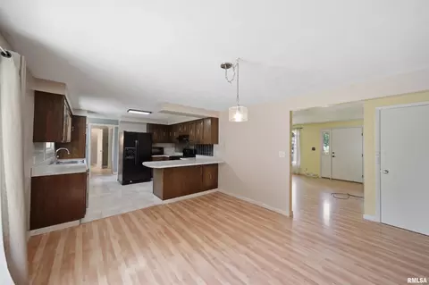 Other - 334 E Glendale St, Manito, IL 61546 photo 2 of 5