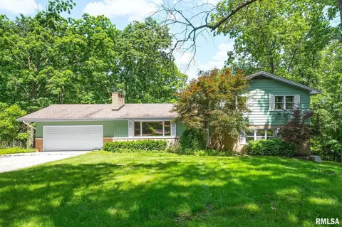1233 Oak Cir, East Peoria, IL 61611