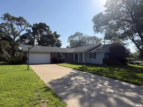 300 N Sunset Dr, Manito, IL 61546