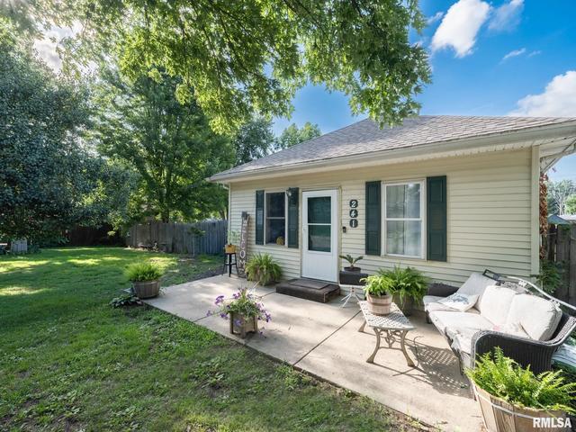 241 Cooper St, Pekin, IL 61554