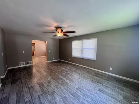 403 E Murray St, Macomb, IL 61455 photo 4