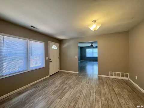 403 E Murray St, Macomb, IL 61455 photo 2