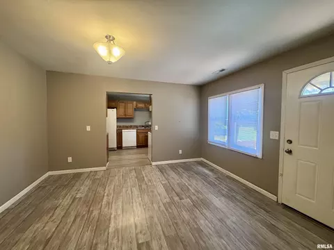 403 E Murray St, Macomb, IL 61455 photo 3