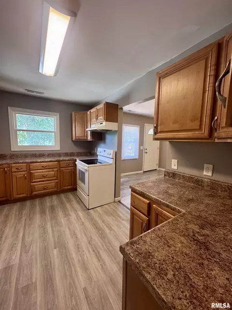 403 E Murray St, Macomb, IL 61455 photo 8