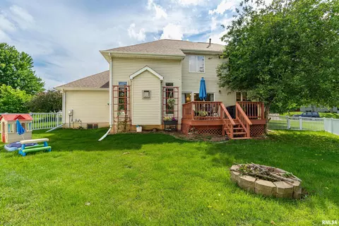 Exterior - 415 Mackenzie Pl, Germantown Hills, IL 61548 photo 9 of 13