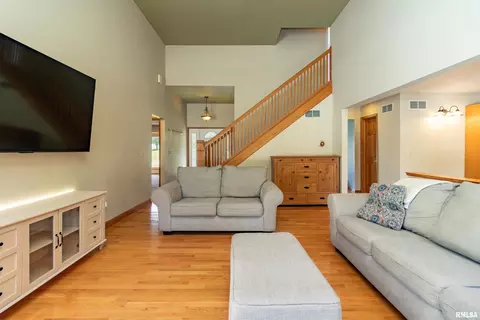 Living - 415 Mackenzie Pl, Germantown Hills, IL 61548 photo 1 of 5