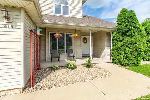 Exterior - 415 Mackenzie Pl, Germantown Hills, IL 61548 photo 1 of 13