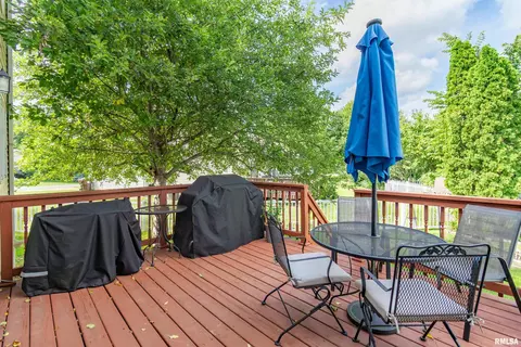 Exterior - 415 Mackenzie Pl, Germantown Hills, IL 61548 photo 6 of 13