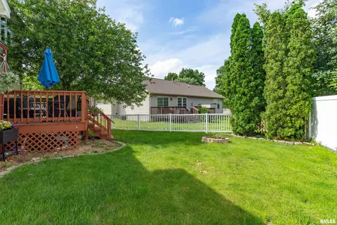 Exterior - 415 Mackenzie Pl, Germantown Hills, IL 61548 photo 3 of 13