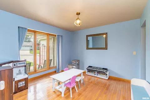 Living - 415 Mackenzie Pl, Germantown Hills, IL 61548 photo 5 of 5