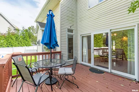 Exterior - 415 Mackenzie Pl, Germantown Hills, IL 61548 photo 5 of 13