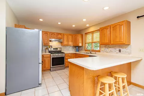 Kitchen - 415 Mackenzie Pl, Germantown Hills, IL 61548 photo 1 of 3