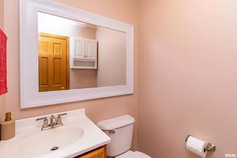 Bath - 415 Mackenzie Pl, Germantown Hills, IL 61548 photo 1 of 5