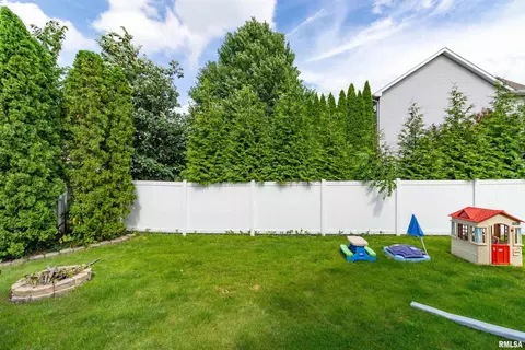 Exterior - 415 Mackenzie Pl, Germantown Hills, IL 61548 photo 7 of 13