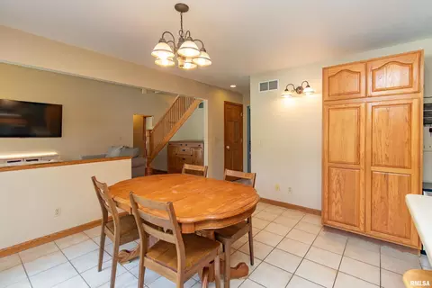 Dining - 415 Mackenzie Pl, Germantown Hills, IL 61548 photo 1 of 2
