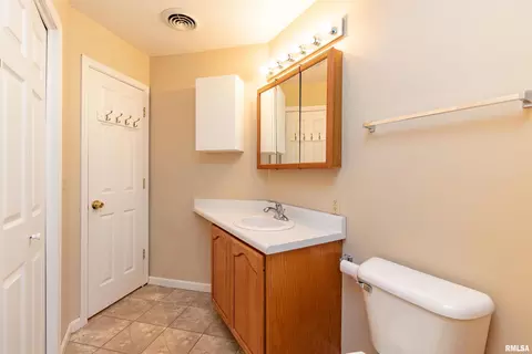 Bath - 415 Mackenzie Pl, Germantown Hills, IL 61548 photo 5 of 5