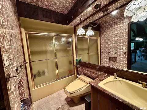 Bath - 10 Rye Ct, Macomb, IL 61455 photo 1 of 4