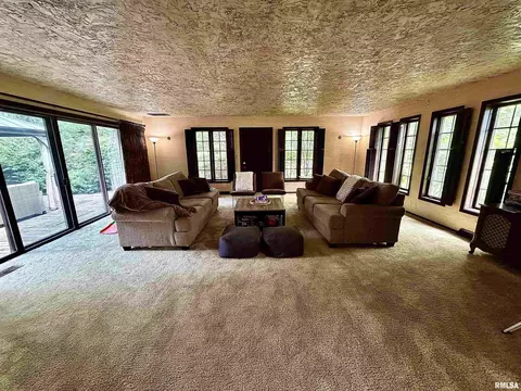 Living - 10 Rye Ct, Macomb, IL 61455 photo 1 of 3