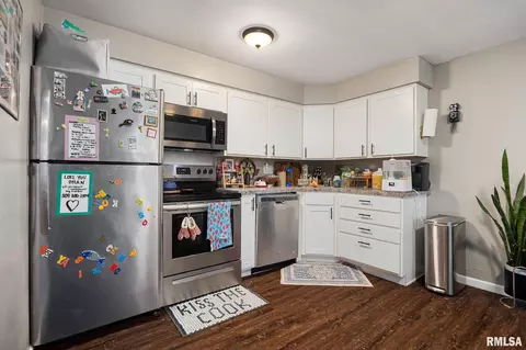Kitchen - 601 Devonshire Rd, Washington, IL 61571 photo 1 of 2