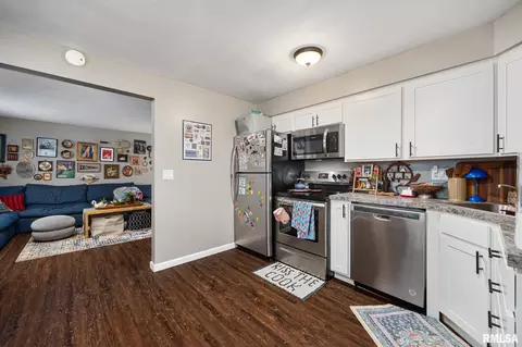 Kitchen - 601 Devonshire Rd, Washington, IL 61571 photo 2 of 2