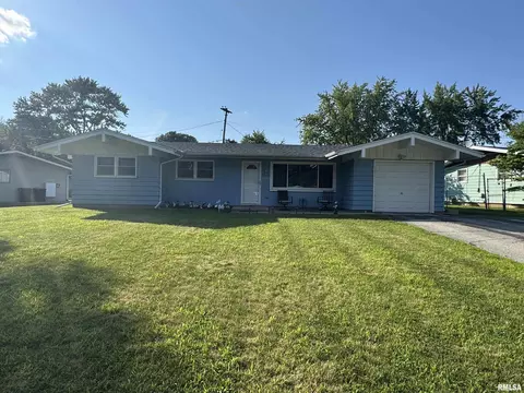 5323 N Longwood Dr, Peoria, IL 61614