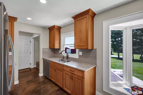 Kitchen - 1545 County Road 800 N Rd, Eureka, IL 61530 photo 5 of 6