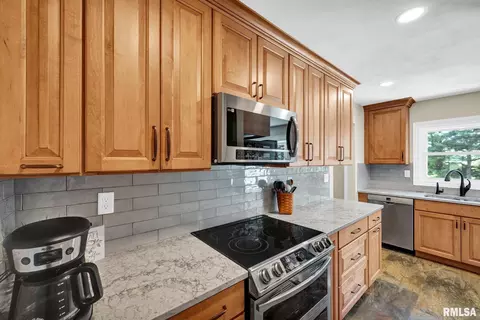 Kitchen - 1545 County Road 800 N Rd, Eureka, IL 61530 photo 1 of 6