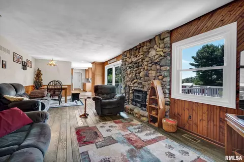 Living - 1545 County Road 800 N Rd, Eureka, IL 61530 photo 5 of 6