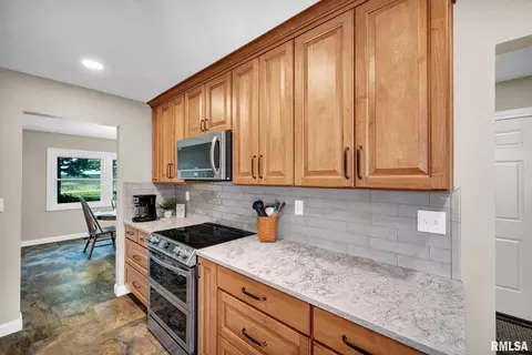 Kitchen - 1545 County Road 800 N Rd, Eureka, IL 61530 photo 2 of 6