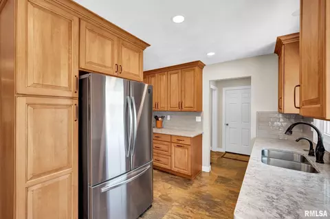 Kitchen - 1545 County Road 800 N Rd, Eureka, IL 61530 photo 6 of 6