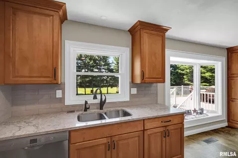 Kitchen - 1545 County Road 800 N Rd, Eureka, IL 61530 photo 4 of 6