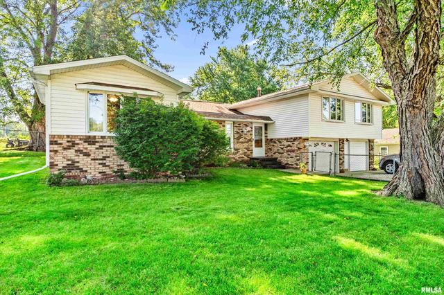 109 N Laurel St, Elmwood, IL 61529