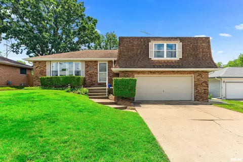 1302 Jefferson St, Pekin, IL 61554