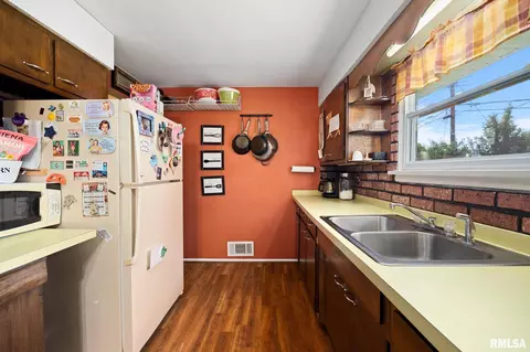 Kitchen - 202 Devonshire Rd, Washington, IL 61571 photo 3 of 3
