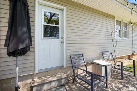 Exterior - 202 Devonshire Rd, Washington, IL 61571 photo 2 of 8