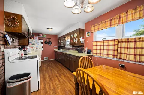 Kitchen - 202 Devonshire Rd, Washington, IL 61571 photo 1 of 3