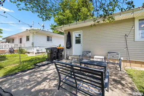 Exterior - 202 Devonshire Rd, Washington, IL 61571 photo 3 of 8