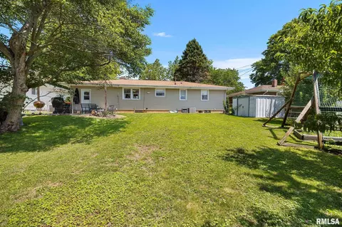 Exterior - 202 Devonshire Rd, Washington, IL 61571 photo 6 of 8