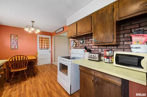 Kitchen - 202 Devonshire Rd, Washington, IL 61571 photo 2 of 3