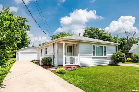 102 Eden St, East Peoria, IL 61611
