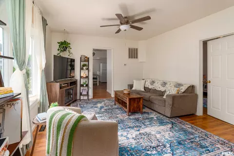 Living - 1516 W Maple St, Herrin, IL 62948 photo 1 of 2