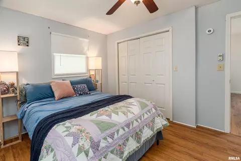 Bedroom - 1516 W Maple St, Herrin, IL 62948 photo 2 of 4