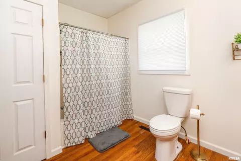 Bath - 1516 W Maple St, Herrin, IL 62948 photo 2 of 2