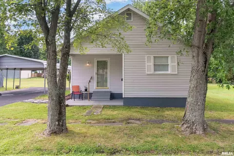 Exterior - 1516 W Maple St, Herrin, IL 62948 photo 2 of 4