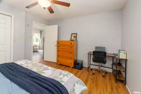 Bedroom - 1516 W Maple St, Herrin, IL 62948 photo 3 of 4