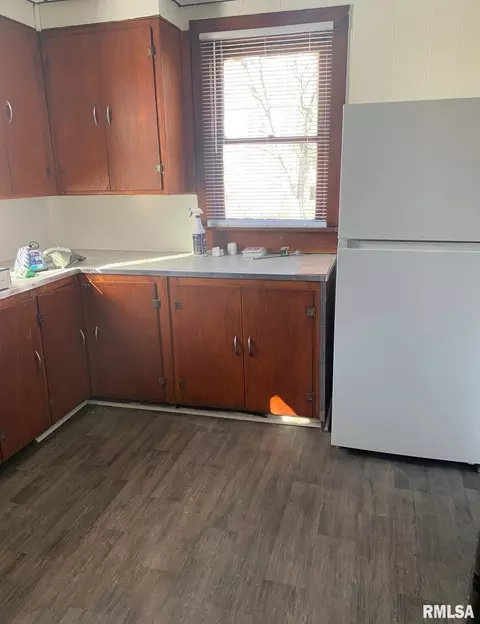 Kitchen - 564 S Main St, Canton, IL 61520 photo 1 of 5