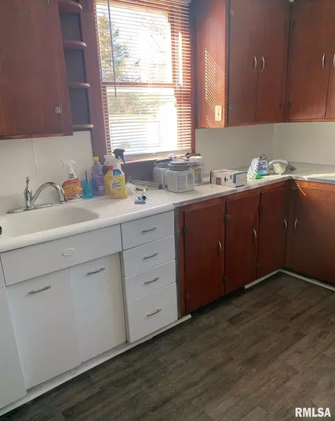 Kitchen - 564 S Main St, Canton, IL 61520 photo 3 of 5