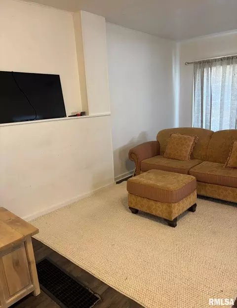 Living - 564 S Main St, Canton, IL 61520 photo 1 of 1