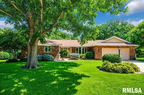 306 White Oak Ct, East Peoria, IL 61611